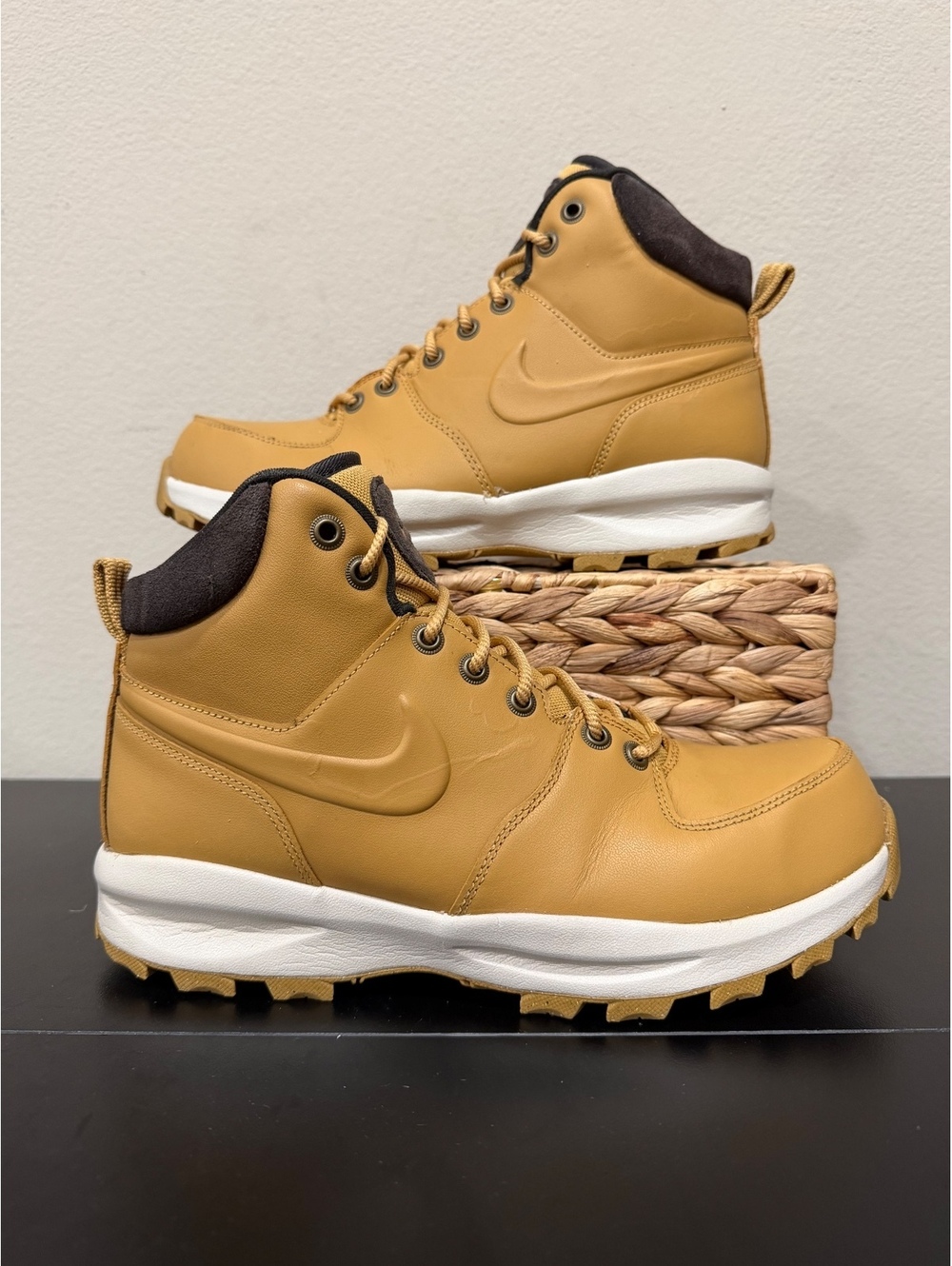 Size 9.5 - Nike Manoa Leather “Haystack”
